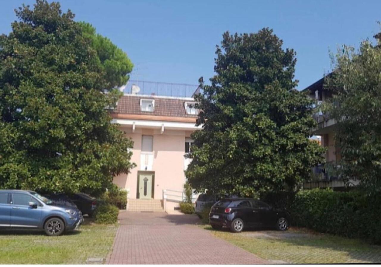 La Magnolia Apartments III Poppy Desenzano del Garda Exterior photo
